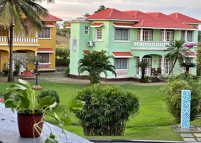 Pool View Villa & Apartment By The Beach Goa