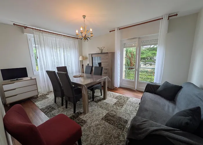 APPARTEMENT SPACIEUX à 60 M DE LA PLAGE location à la semaine du samedi au samedi