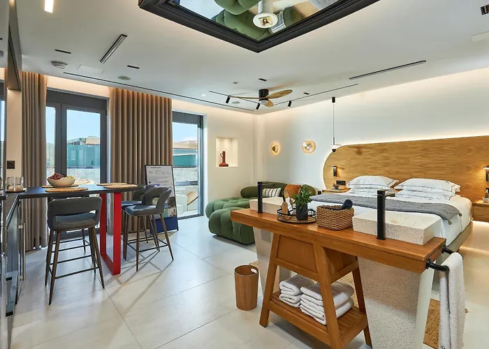 Diastar Luxury Suites New