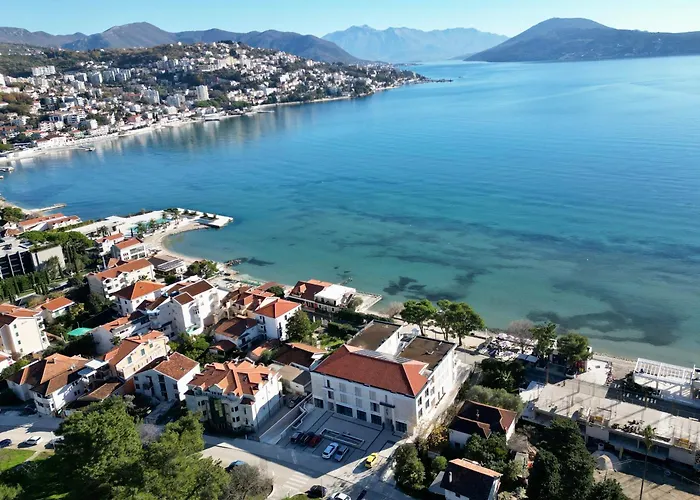 Isidora Seafront Apartments
