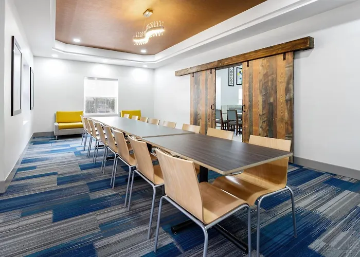Holiday Inn Express & Suites Williamsburg By Ihg