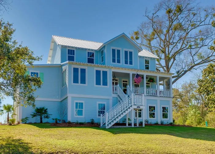 Harbor Oaks Haven: Walk To Front Beach & Downtown!