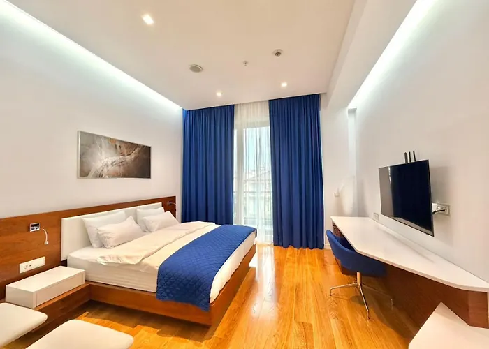 Condo Studio Plaza