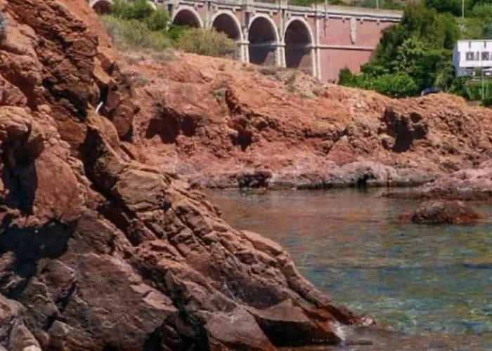 Vue mer et sur la baie de Cannes piscine 450m2 randonnée VTT au pied de l Esterel