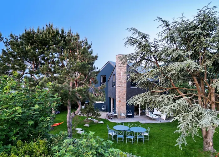 La villa M Vannes, villa les pieds dans l'eau sur le port, avec grand jacuzzi