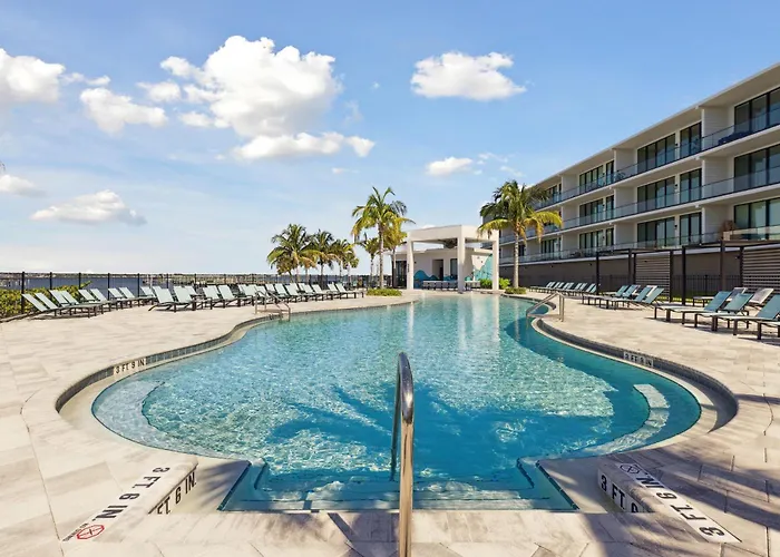 475 Strand Dr