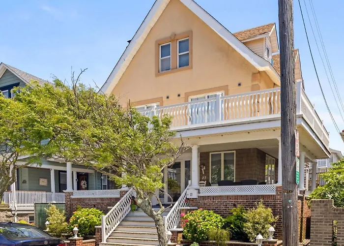 6 Bedroom Ventnor Estate Steps Away From The Beach