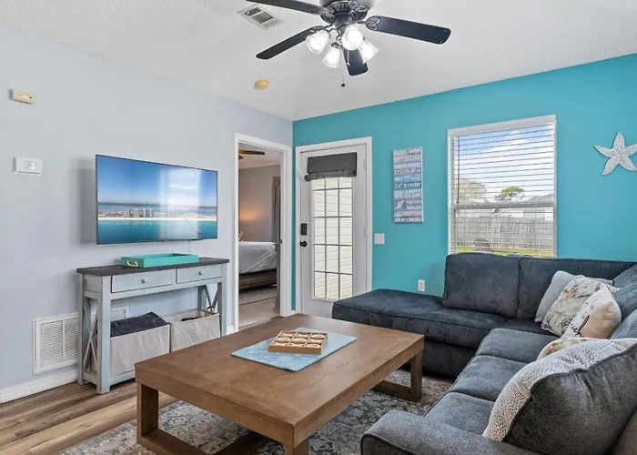 Coastal Cottage With Private Beach