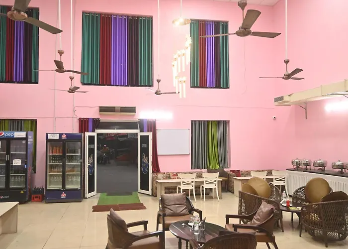 Hundru Hotel Tourist And Resturant