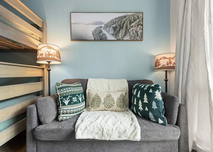 1Br | Greystone Lodge | Ski In / Ski Out | Pool & Hot Tub | Epic Locations