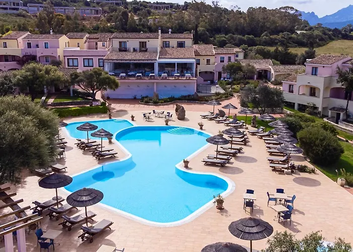 Hotel With Swimming Pool Near Baja Sardinia