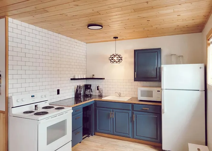 Cabin 4 | Moonbeam