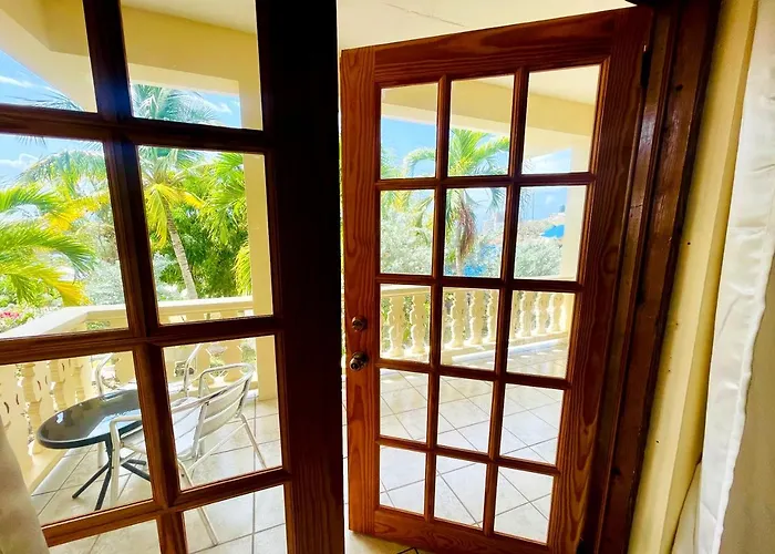 Dennis' Hideaway
