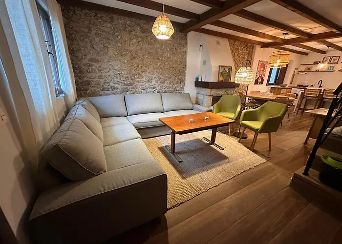 Casa de piedra reformada, playa Poo, Llanes