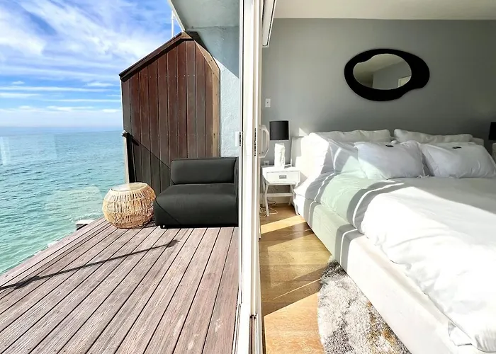 Malibu Waterfront Gallery With Private Beach Access