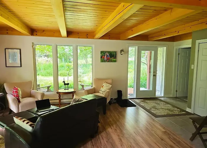 Lakefront Cottage 30 Minutes From Ottawa Downtown