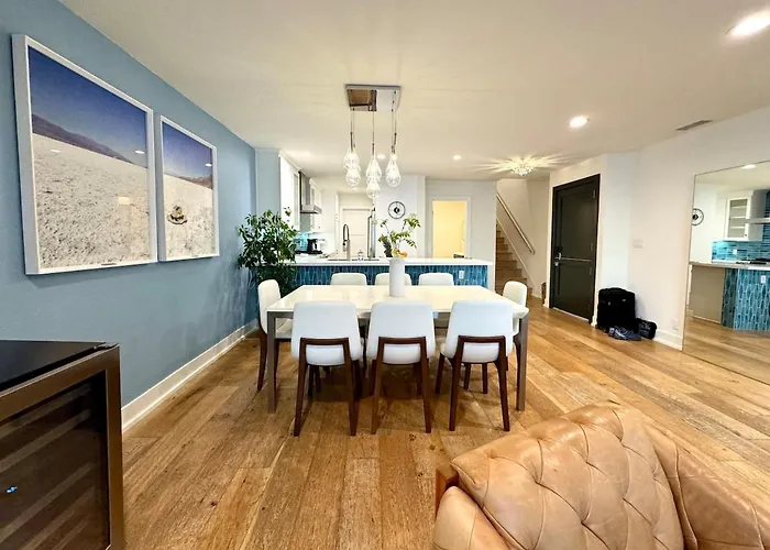 Malibu Waterfront Gallery With Private Beach Access