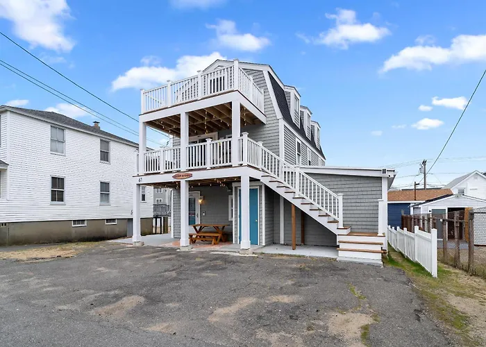 Salisbury Surf & Sol Pet-Friendly Backyard Games