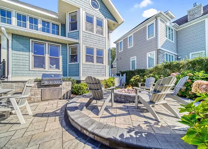 South Haven Luxury Lakefront - Panoramic Lake Views
