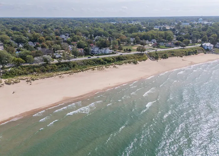 South Haven Luxury Lakefront - Panoramic Lake Views