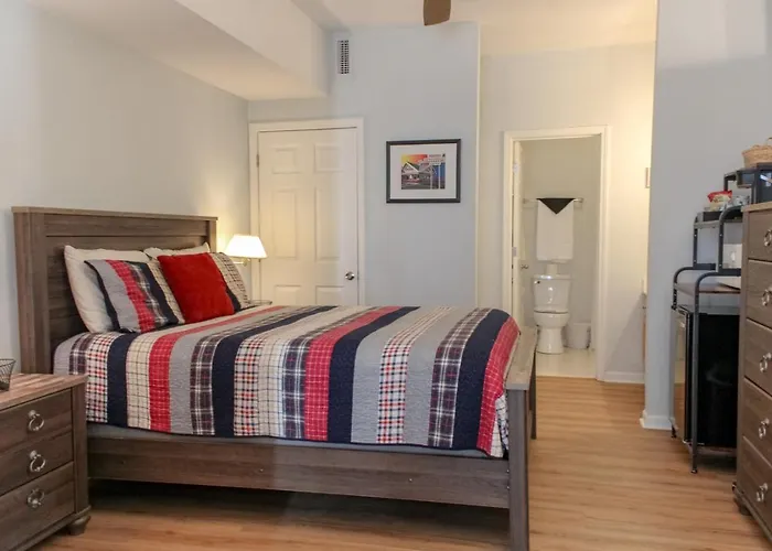The Suite At 205 Royal Poste Rd