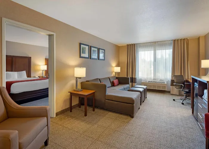 Comfort Suites Anchorage International Airport