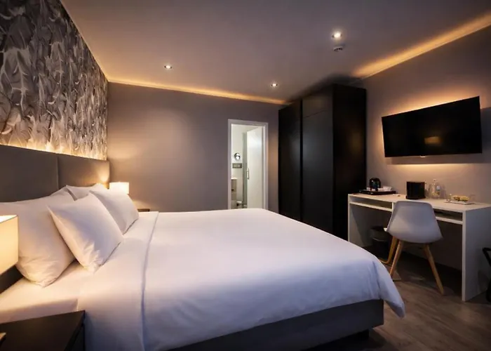 La Reine Hotel & Restaurant