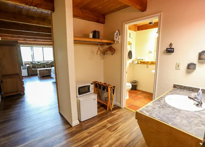 The Boulder Creek Lodge