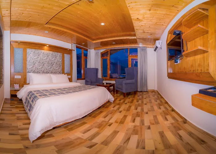 Snow City'S Montana Blues Resort Manali - Heated & Air-Cooled Stay