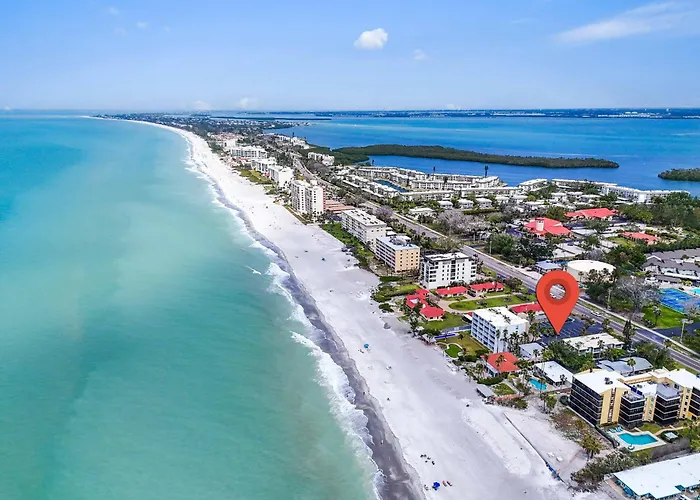 Step From The Beach.Renovated Ground Floor Unit 63