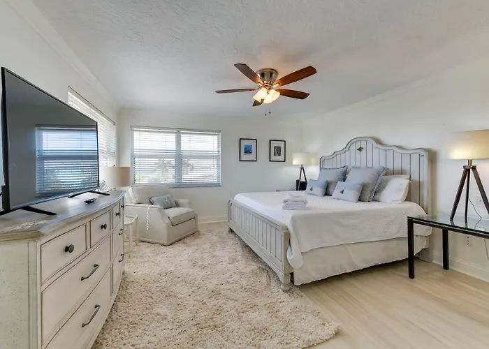 Steps To Ocean & Bay: Bradenton Beach Townhome!