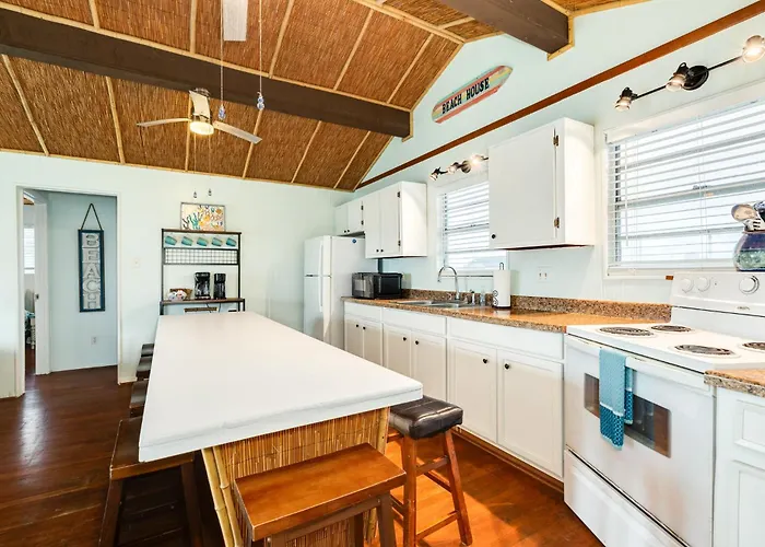Walk To Ocean: Coastal Surfside Beach Bungalow!