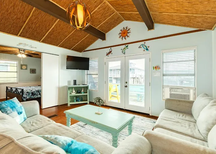 Walk To Ocean: Coastal Surfside Beach Bungalow!