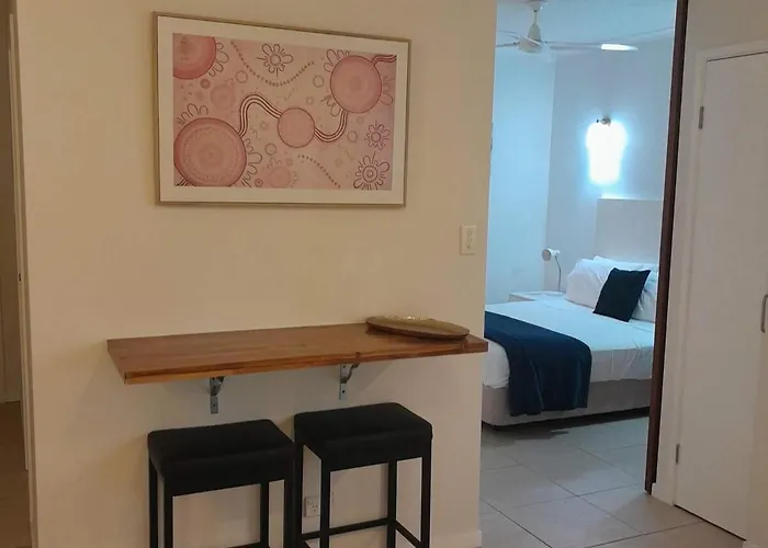 Charming 1 Bedroom Apt - Close To Town & Beach