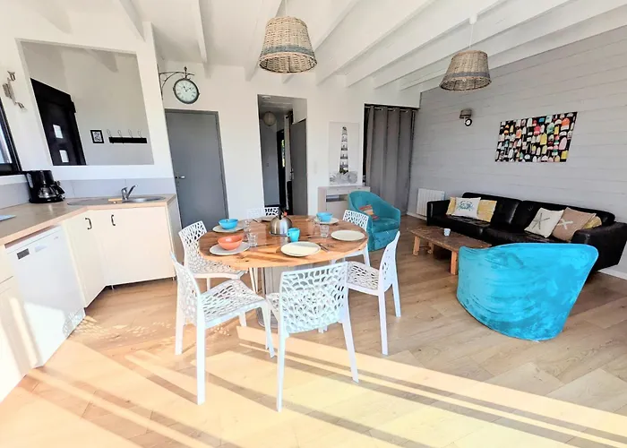 Maison à 100 m de la plage, port et commerces à pieds -Les gîtes de Rhuys