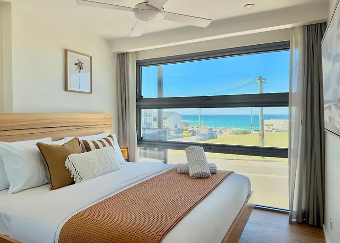 Merewether By The Beaches Newcastle, Free Parking, Ocean View