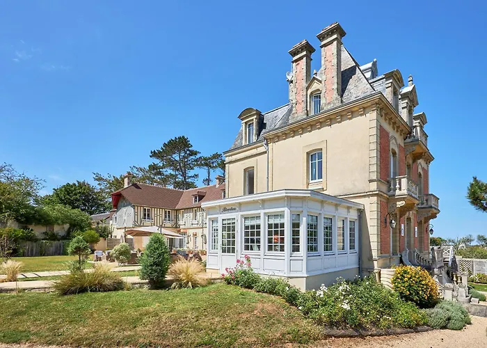 Les Villas D'Arromanches, Teritoria