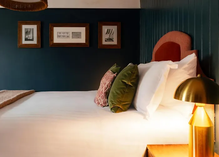 The White Star Tavern