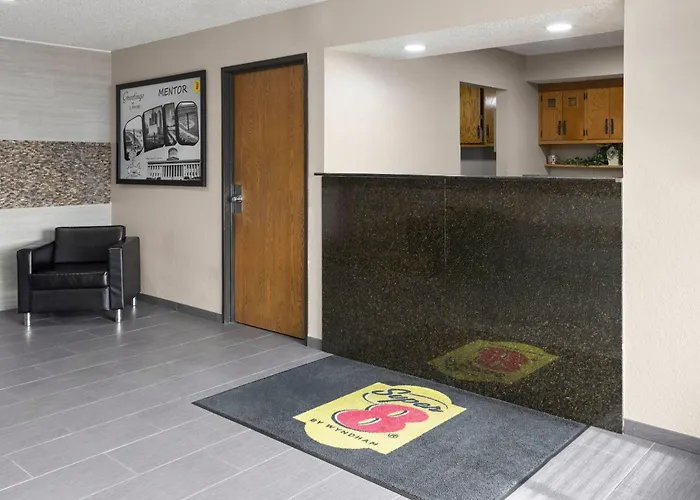 Super 8 By Wyndham Mentor/Cleveland Area