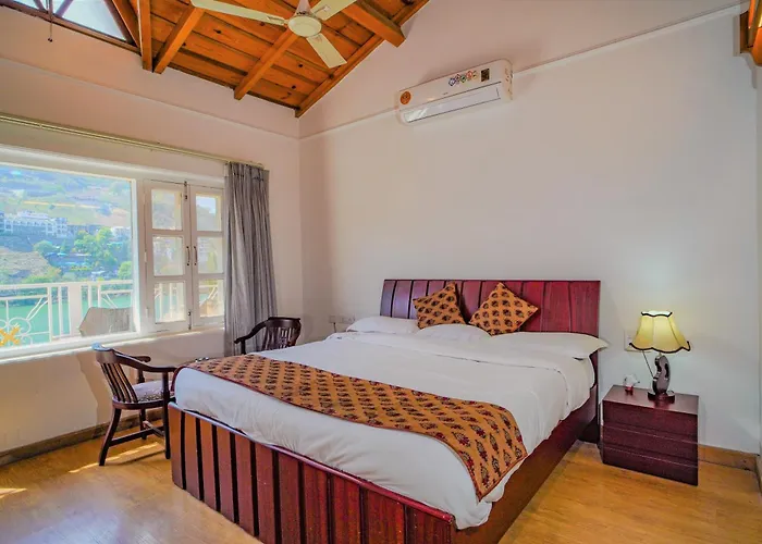 Neelesh Inn - Luxury Lake View Resort With Swimming Pool On Bhimtal Lake