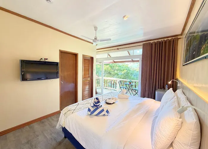 El Galleon Beach Resort
