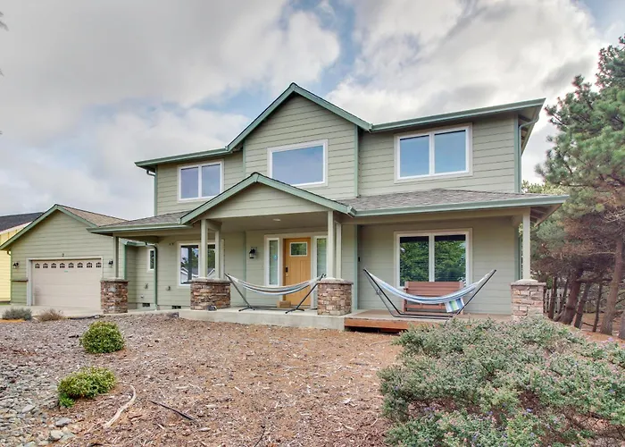 Spacious Bandon Getaway - 2 Blocks To Ocean!