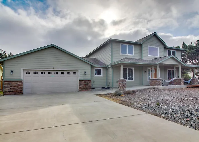 Spacious Bandon Getaway - 2 Blocks To Ocean!