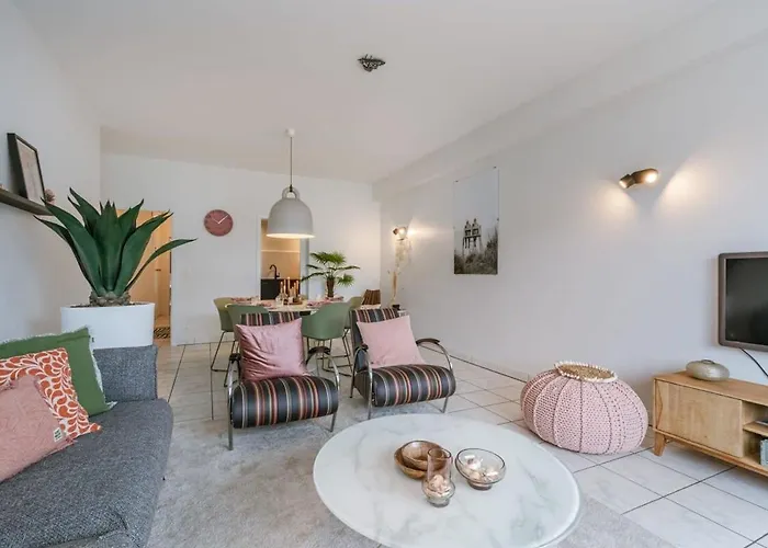 Casiola - Boulevard Apartment Near The Beach