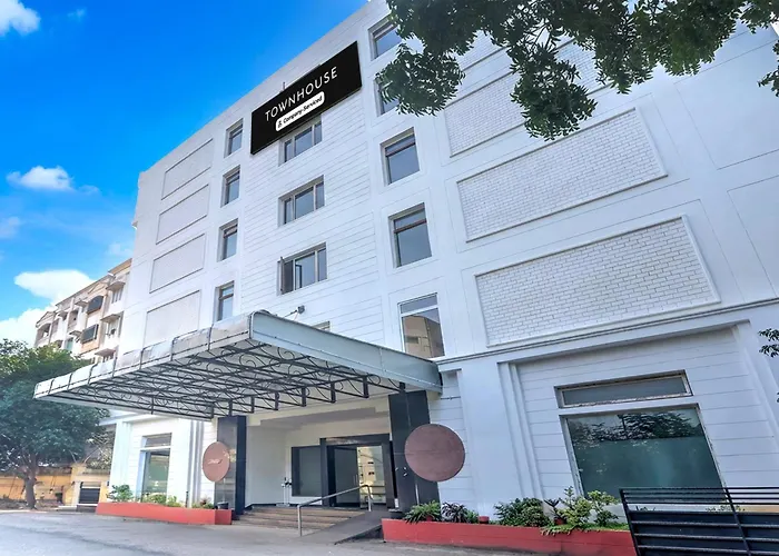 Super Townhouse Kakinada Nagamalli Thota Junction