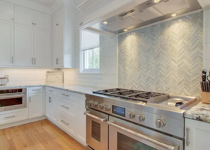 616 Carolina Boulevard By Avantstay