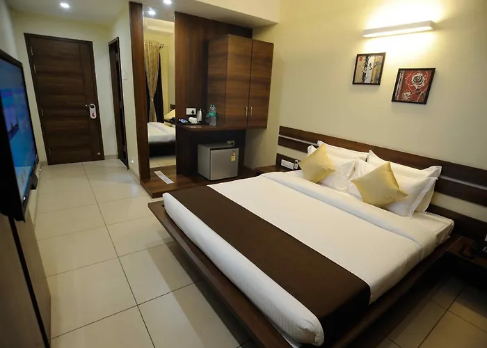 Hotel 3 Leaves Kolhapur