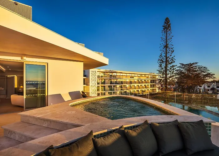 Castelo Suites Hotel