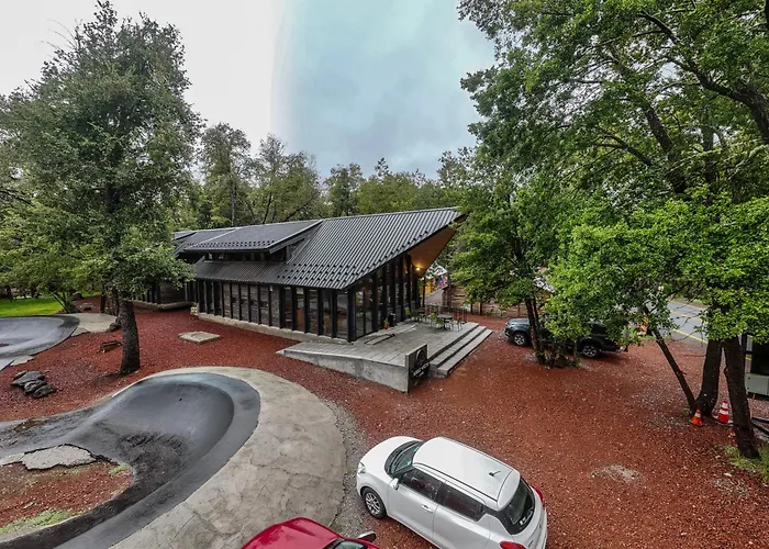 Roble Viejo Lodge