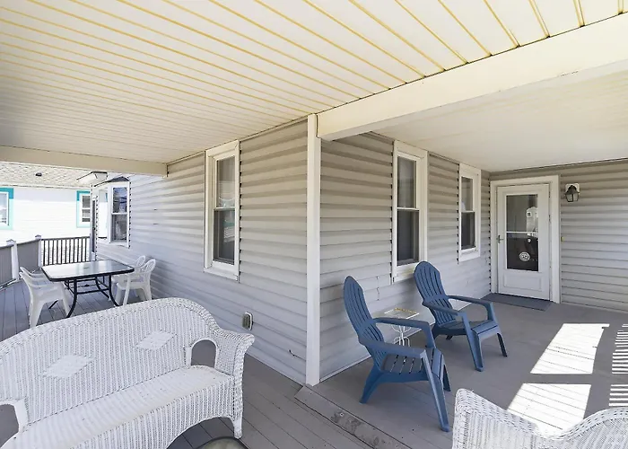 3 Bedroom 2 Bath Beach House Condo- 10 Houses From The Beach Walk To The Beach, Where Every Fisherman'S Paradise Begins